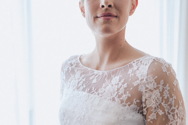 UnPlusUnPhotographie - Mariage a Paris - Maisons des Polytechniciens - La mariee aux pieds nus