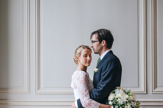 UnPlusUnPhotographie - Mariage a Paris - Maisons des Polytechniciens - La mariee aux pieds nus