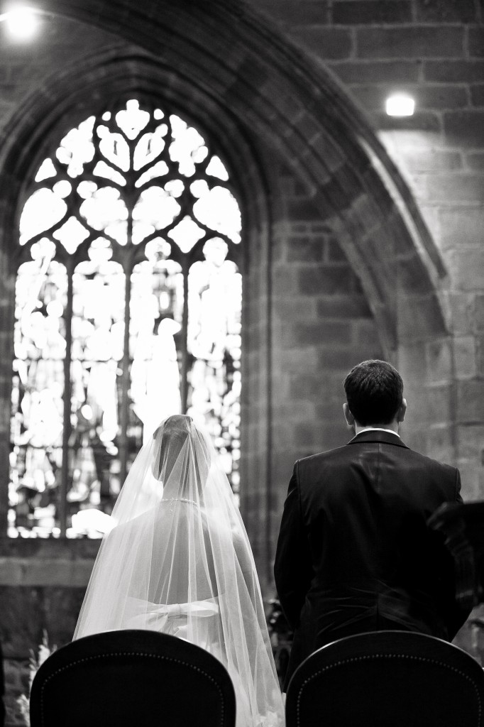 OneandOnlyParisPhotography vrai mariage La mariee aux pieds nus