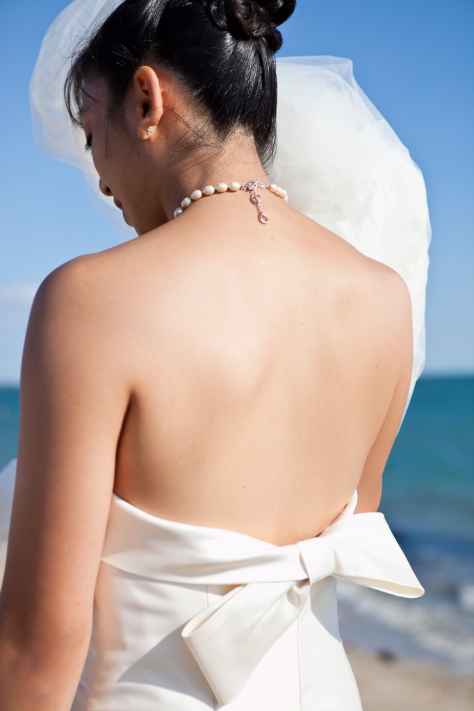 OneandOnlyParisPhotography vrai mariage La mariee aux pieds nus