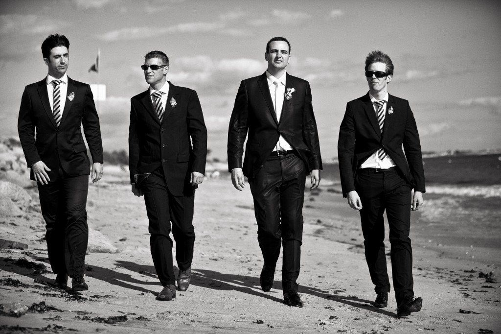 OneandOnlyParisPhotography vrai mariage La mariee aux pieds nus