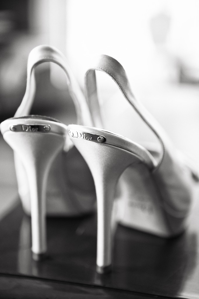 OneandOnlyParisPhotography vrai mariage La mariee aux pieds nus