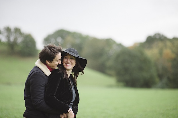 ©Pretty Days - Seance engagement a Arcangues - La mariee aux pieds nus