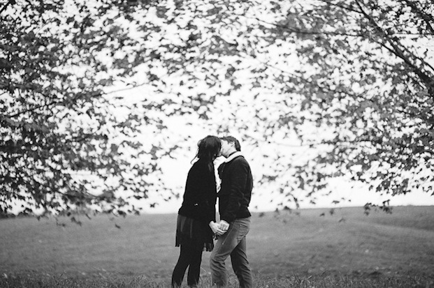©Pretty Days - Seance engagement a Arcangues - La mariee aux pieds nus