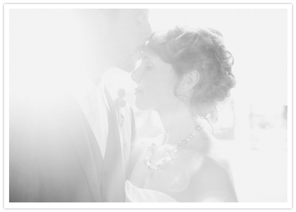 Vrai mariage Ashley+Ryan la mariee aux pieds nus
