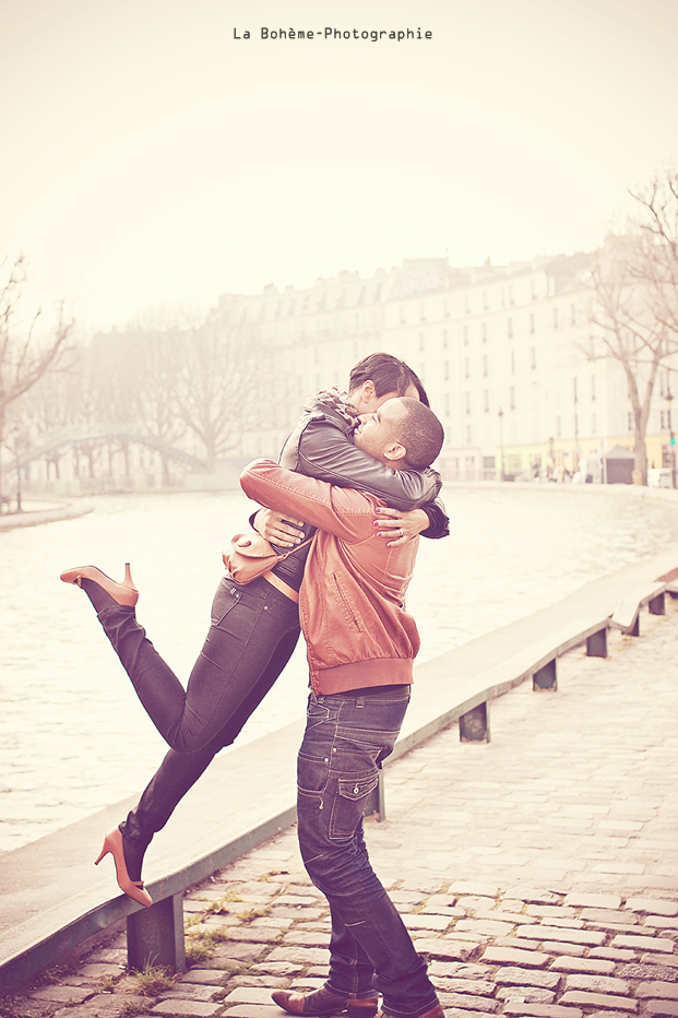 ©La boheme - seance engagement Canal Saint Martin Paris - La mariee aux pieds nus