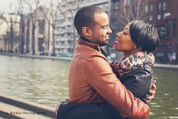 ©La boheme - seance engagement Canal Saint Martin Paris - La mariee aux pieds nus