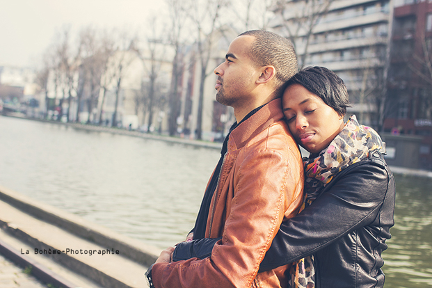 ©La boheme - seance engagement Canal Saint Martin Paris - La mariee aux pieds nus