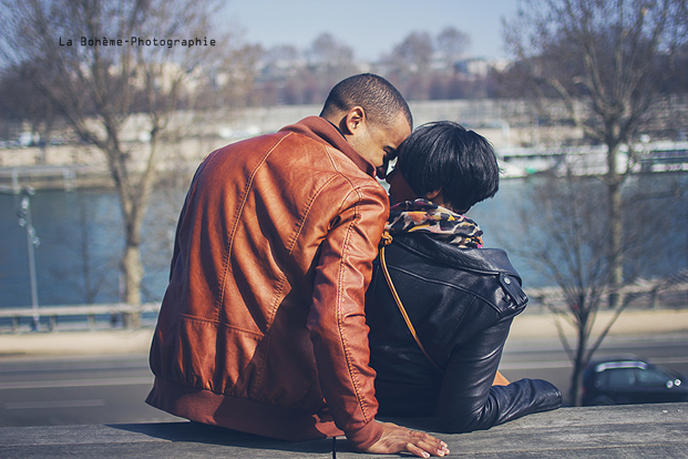 ©La boheme - seance engagement Canal Saint Martin Paris - La mariee aux pieds nus