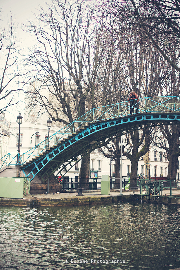 ©La boheme - seance engagement Canal Saint Martin Paris - La mariee aux pieds nus