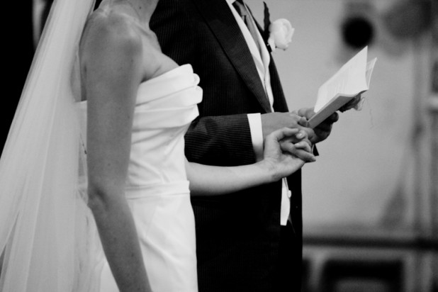 StudioCabrelli-vrai-mariage-toulon-la-mariee-aux-pieds-nus