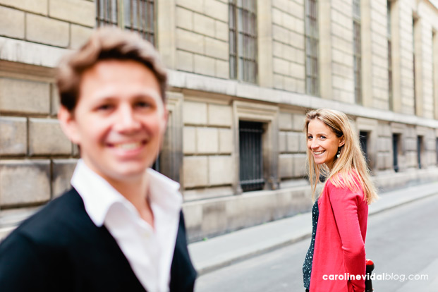 ©Caroline Vidal - Seance engagement a Paris - La mariee aux pieds nus