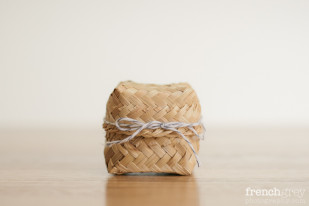 ©French Grey Photography - Un mariage en blanc a Montpellier - La mariee aux pieds nus