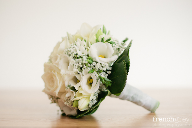 ©French Grey Photography - Un mariage en blanc a Montpellier - La mariee aux pieds nus