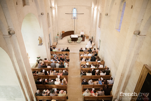 ©French Grey Photography - Un mariage en blanc a Montpellier - La mariee aux pieds nus