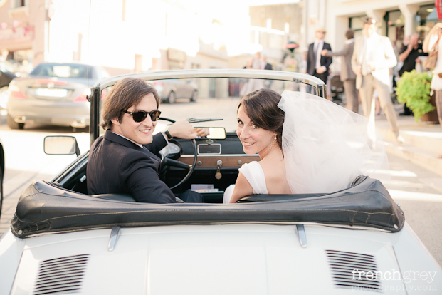 ©French Grey Photography - Un mariage en blanc a Montpellier - La mariee aux pieds nus