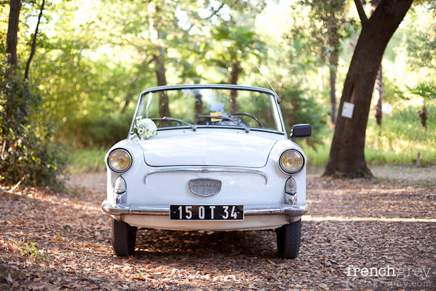 ©French Grey Photography - Un mariage en blanc a Montpellier - La mariee aux pieds nus