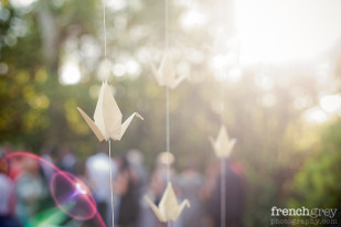 ©French Grey Photography - Un mariage en blanc a Montpellier - La mariee aux pieds nus