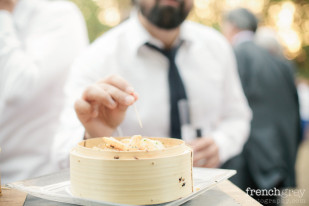 ©French Grey Photography - Un mariage en blanc a Montpellier - La mariee aux pieds nus