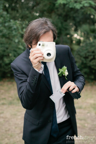 ©French Grey Photography - Un mariage en blanc a Montpellier - La mariee aux pieds nus