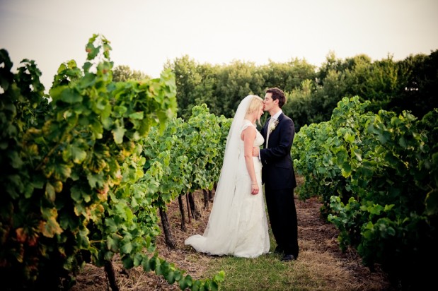 vrai-mariage-sages-comme-des-images-la-mariee-aux-pieds-nus
