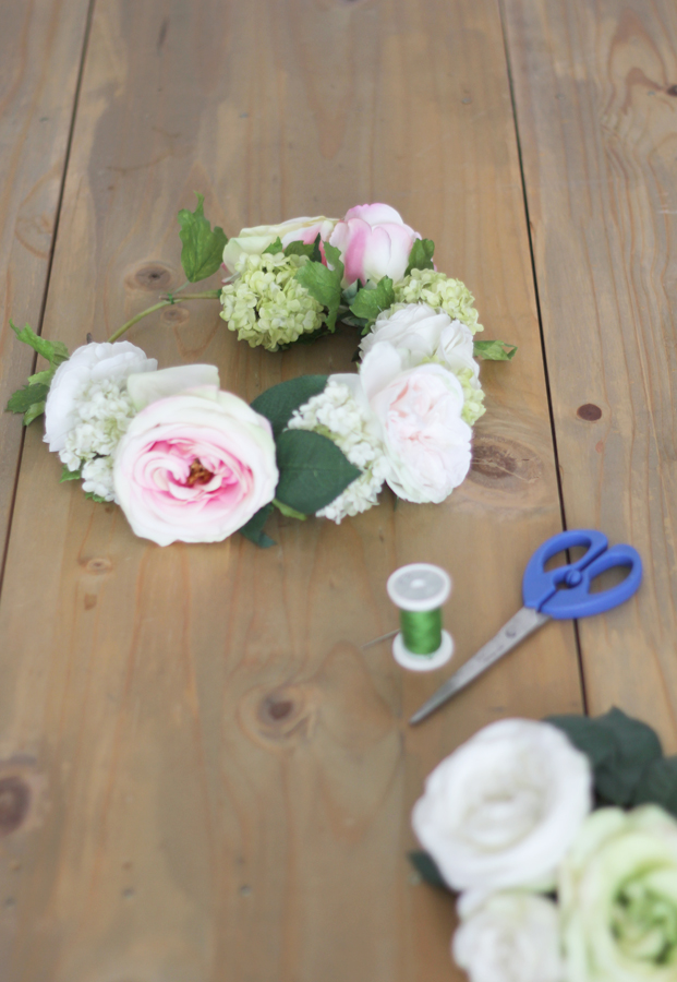 blog-mariage-la-mariee-aux-pieds-nus-DIY-faire-une-couronne-de-fleurs-18
