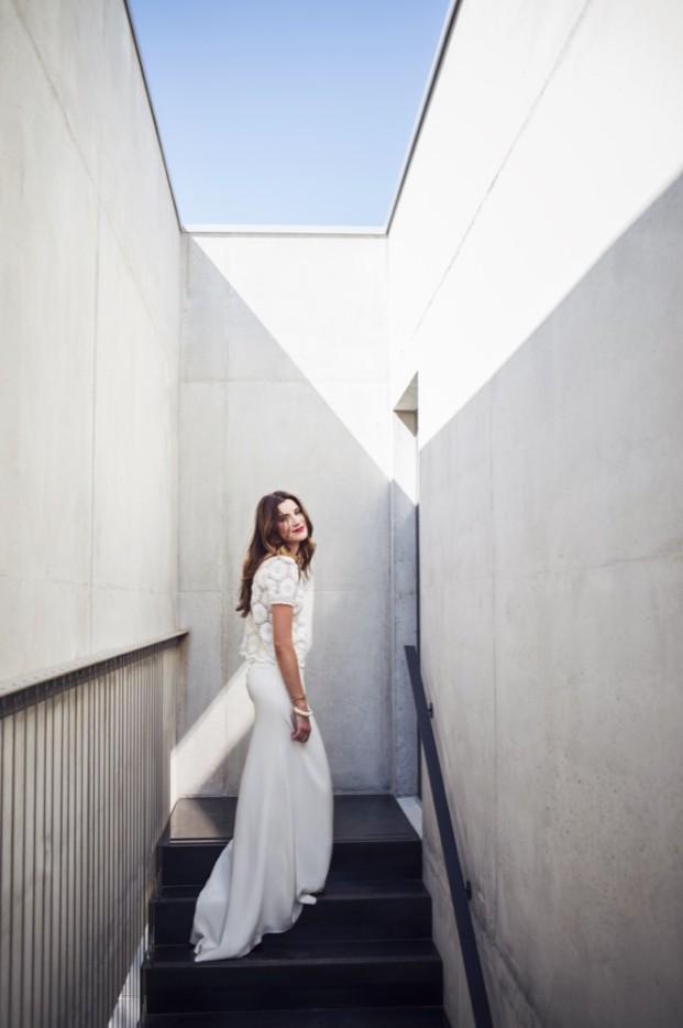 Olympe - Mariage - Photos : Rue Valfère - La mariée aux pieds nus