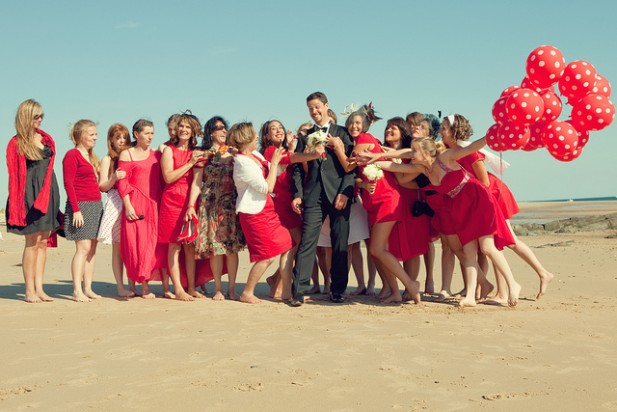 les-photos-de-groupe-mariage-photographe-nath-ziem-la-mariee-aux-pieds-nus
