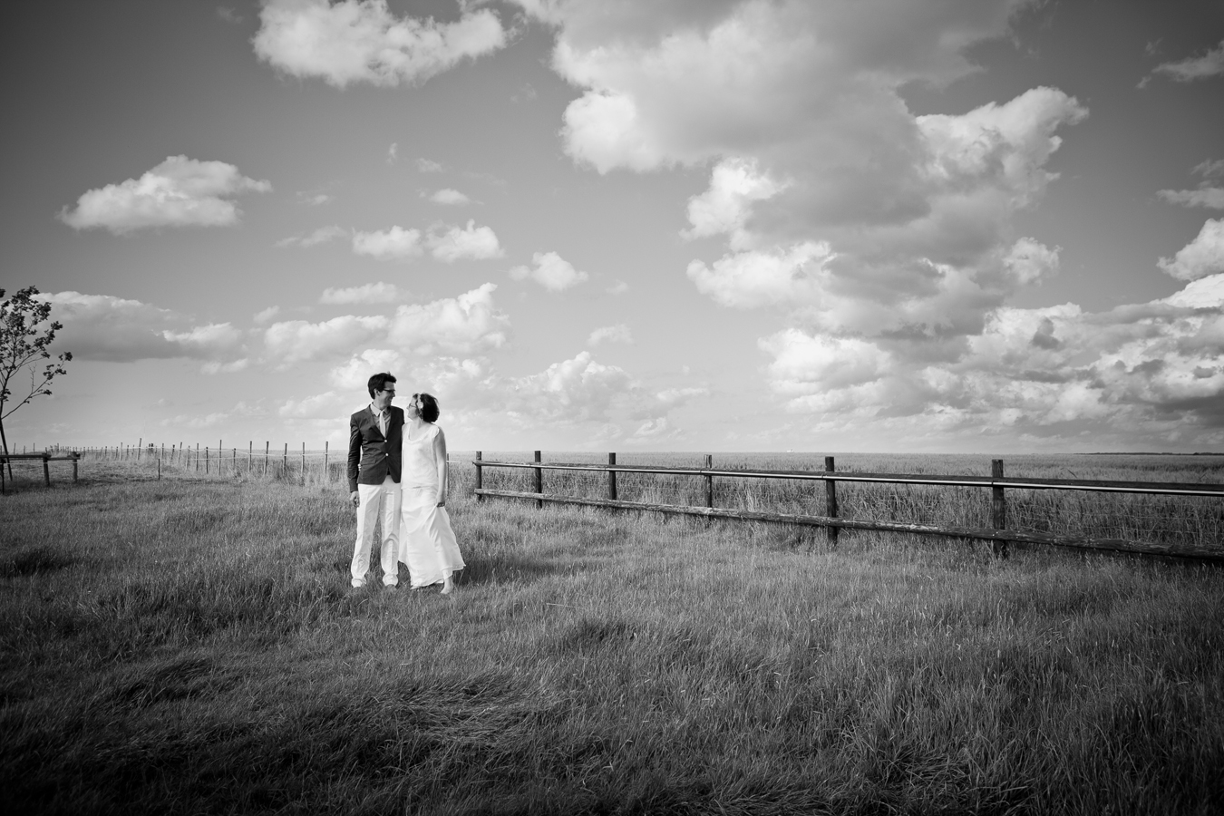 ©Claudine Grin - Un mariage en bleu - La mariee aux pieds nus