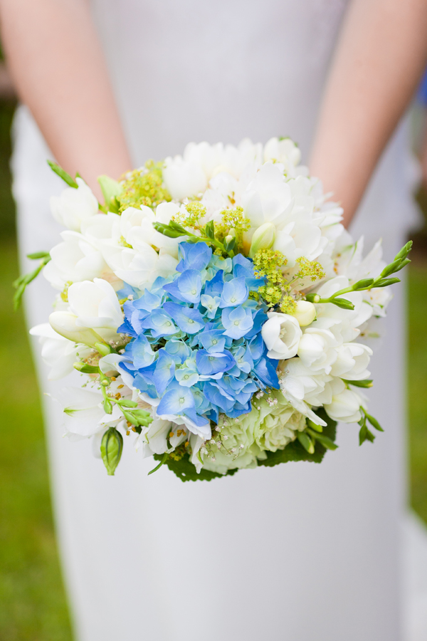 ©Claudine Grin - Un mariage en bleu - La mariee aux pieds nus