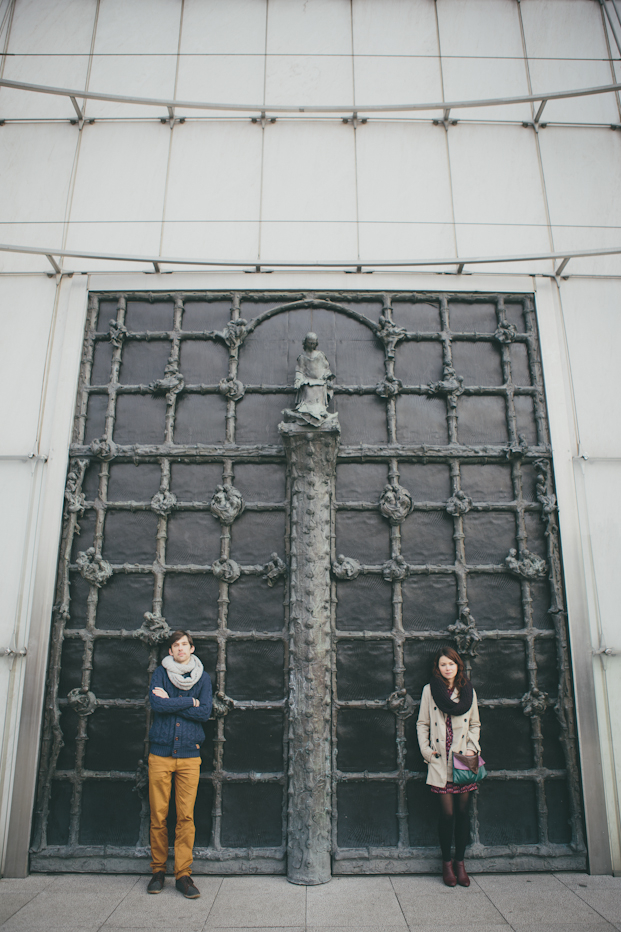 ©Coralie photography - Une seance engagement dans les rues de Lille - La mariee aux pieds nus