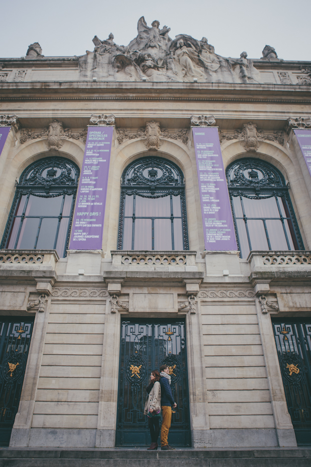 ©Coralie photography - Une seance engagement dans les rues de Lille - La mariee aux pieds nus