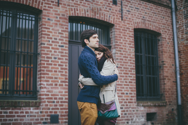 ©Coralie photography - Une seance engagement dans les rues de Lille - La mariee aux pieds nus