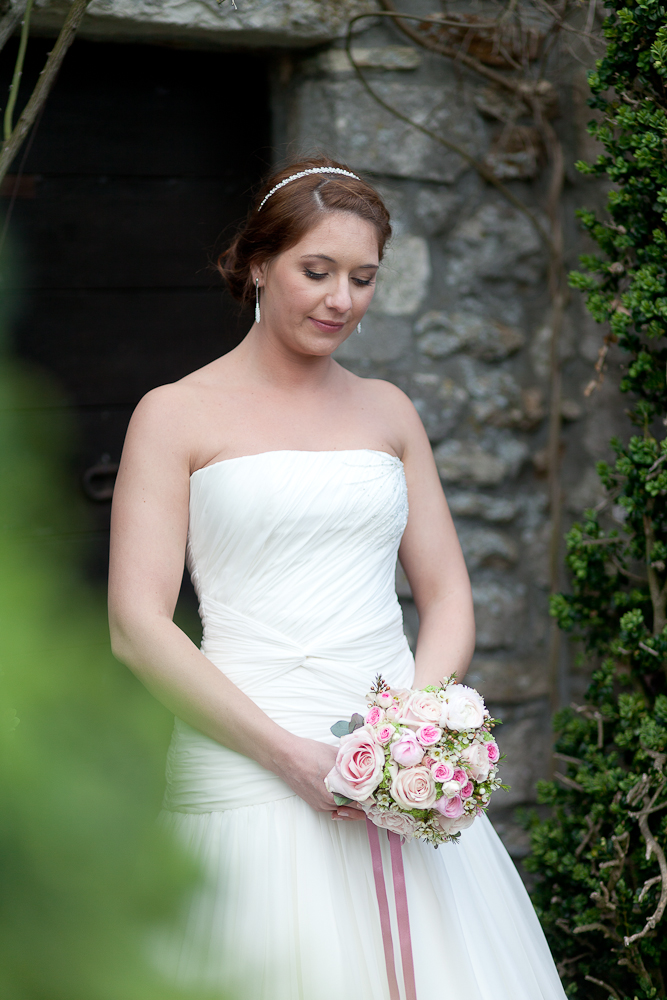 blog-mariage-vrai-mariage-la-mariee-aux-pieds-nus-photographe-instants-captures-prieure-de-vernelle
