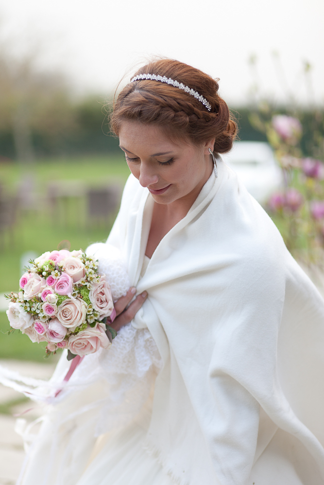 blog-mariage-vrai-mariage-la-mariee-aux-pieds-nus-photographe-instants-captures-prieure-de-vernelle