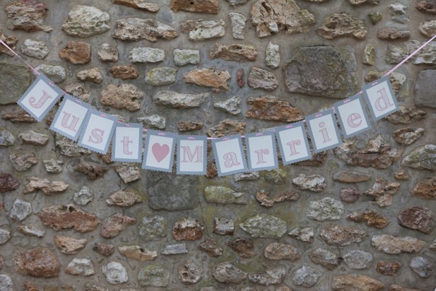 blog-mariage-vrai-mariage-la-mariee-aux-pieds-nus-photographe-instants-captures-prieure-de-vernelle