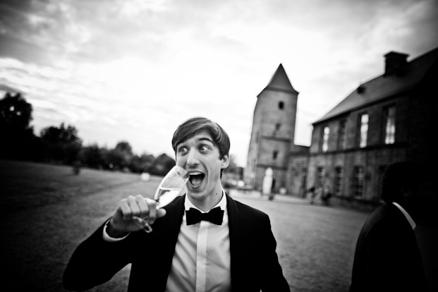 mariage-au-mont-saint-michel-sebastien-roignant-au-coin-du-jour-la-mariee-aux-pieds-nus
