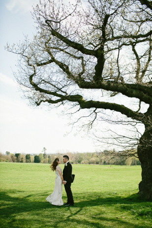 ©Emilie White - Un mariage dans la campagne anglaise - La mariee aux pieds nus