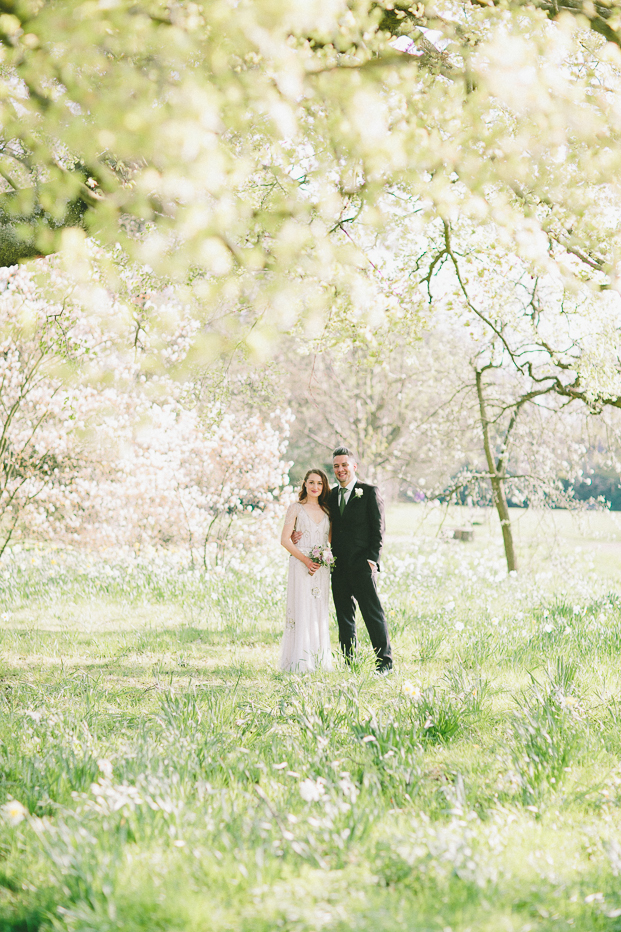 ©Emilie White - Un mariage dans la campagne anglaise - La mariee aux pieds nus