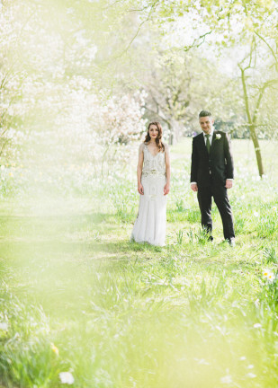 ©Emilie White - Un mariage dans la campagne anglaise - La mariee aux pieds nus