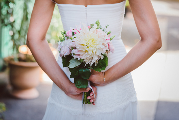 ©Fred Courtois - Un mariage en rose - La mariee aux pieds nus 