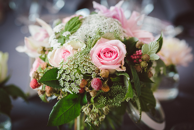 ©Fred Courtois - Un mariage en rose - La mariee aux pieds nus 