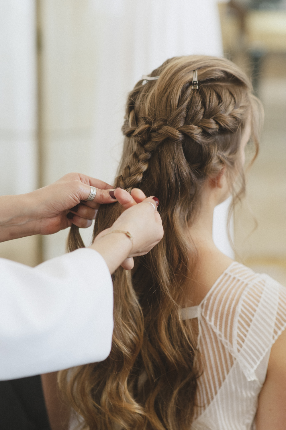 coiffure demi queue tressee