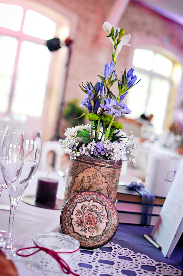 ©Chic Family Photographie par Hélène Lenfant - Mariage rétro - La mariee aux pieds nus