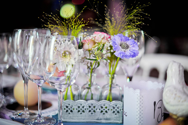 ©Chic Family Photographie par Hélène Lenfant - Mariage rétro - La mariee aux pieds nus
