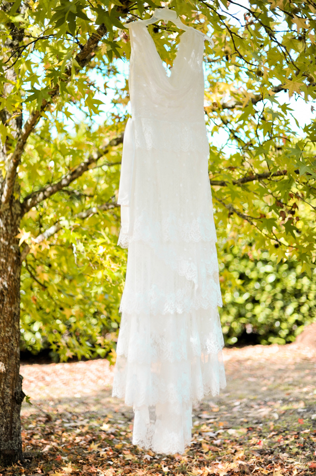 ©Chic Family Photographie par Hélène Lenfant - Mariage rétro - La mariee aux pieds nus