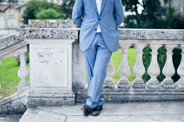 ©Chic Family Photographie par Hélène Lenfant - Mariage rétro - La mariee aux pieds nus