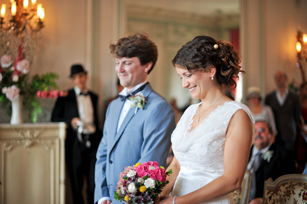 ©Chic Family Photographie par Hélène Lenfant - Mariage rétro - La mariee aux pieds nus