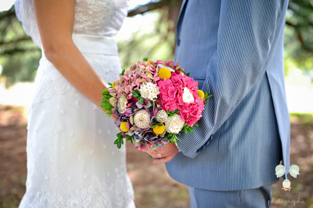 ©Chic Family Photographie par Hélène Lenfant - Mariage rétro - La mariee aux pieds nus