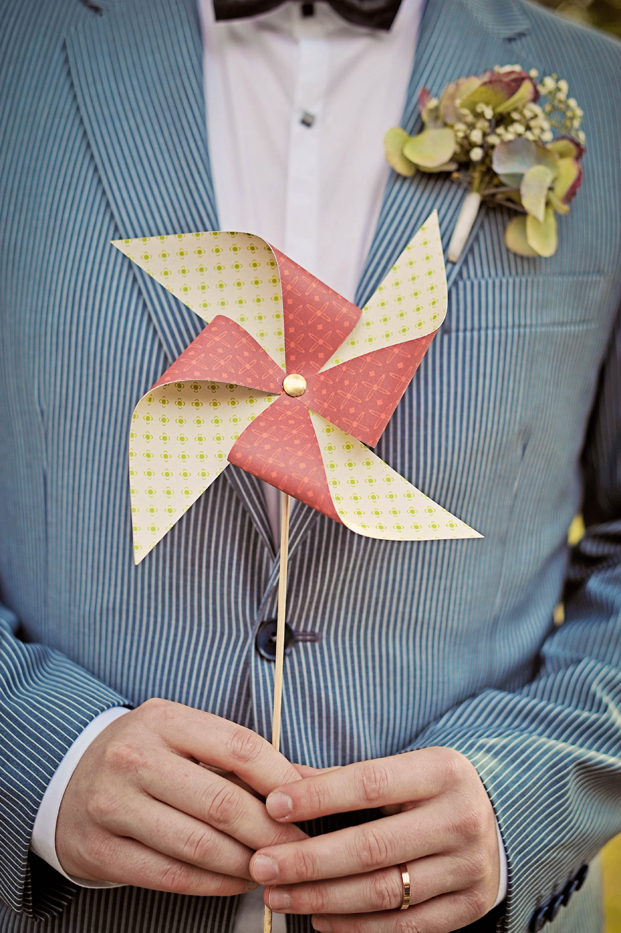 ©Chic Family Photographie par Hélène Lenfant - Mariage rétro - La mariee aux pieds nus